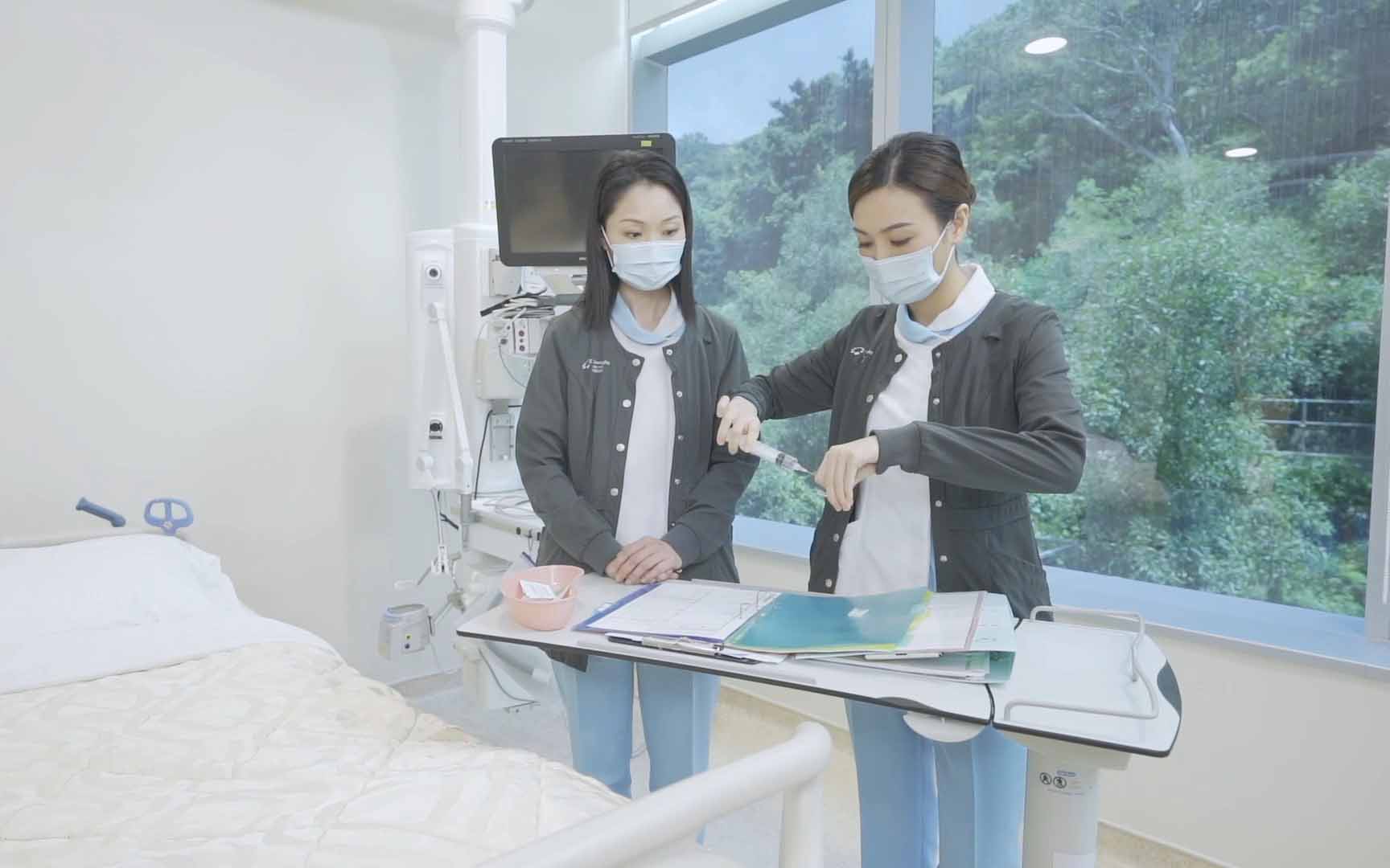 「One Career, Many Pathways」是港怡醫院培育人才的特色之一，只要員工樂於持續學習，港怡醫院也會提供適切指導與支持，協助他們在事業上一展所長，實現目標。
