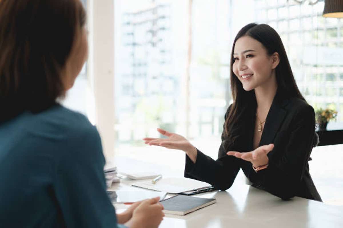 Ilustrasi ciri-ciri overconfidence saat interview kerja. (Sumber: Pexels)