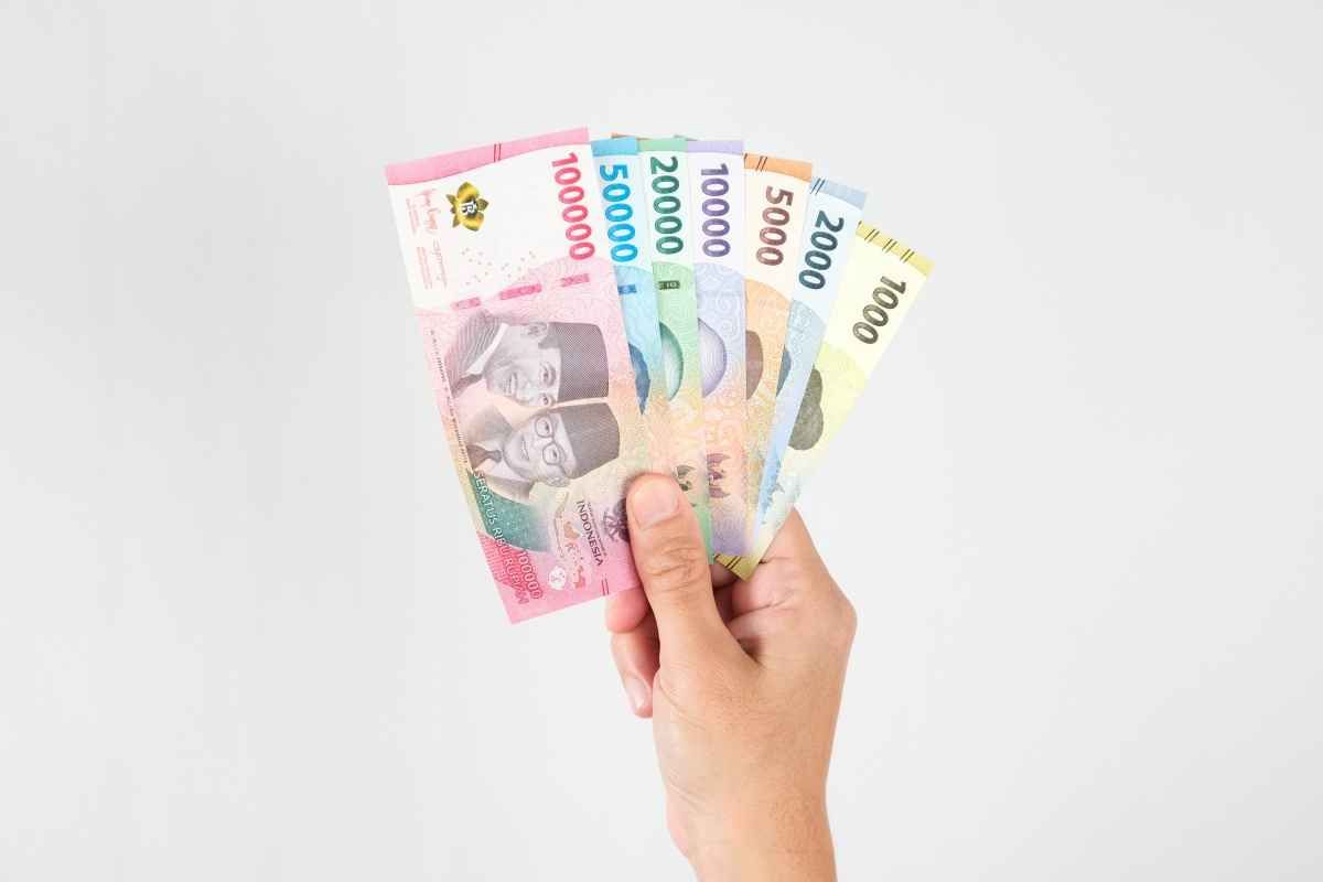 Ilustrasi perbedaan uang pisah dan pesangon. (Sumber: Envato)