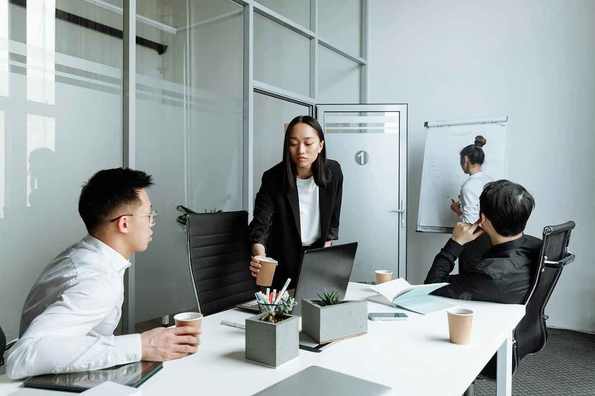 Ilustrasi kisaran gaji CRM Specialist. (Sumber: Pexels)