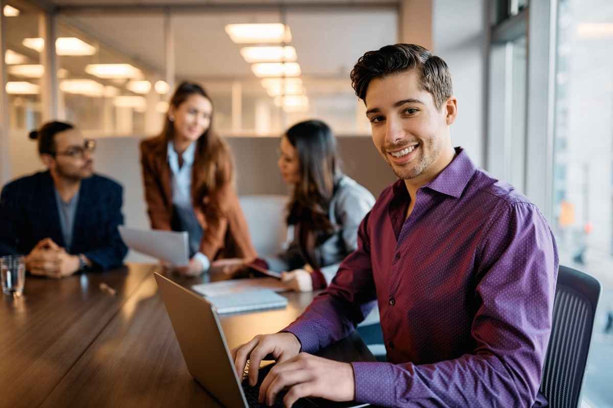 Ilustrasi tugas CRM specialist. (Sumber: Envato)