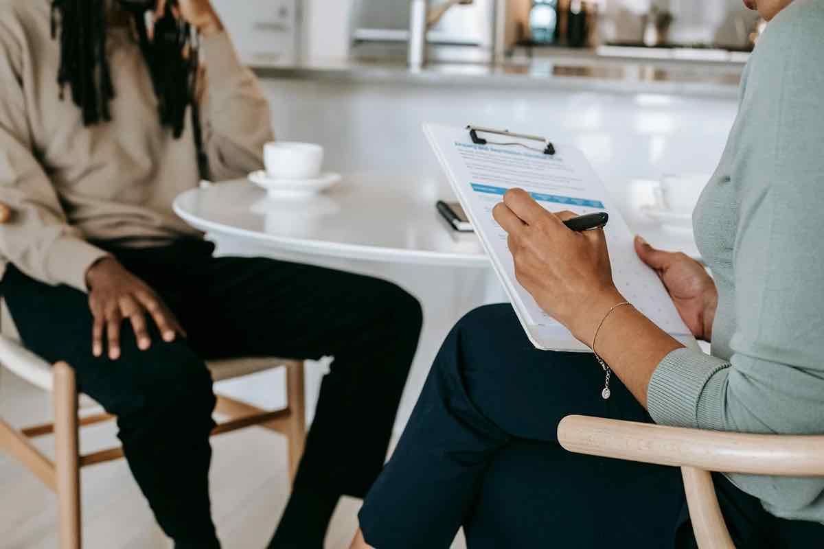 Ilustrasi Pertanyaan Interview Bagian Produksi. (Sumber: Pexels)