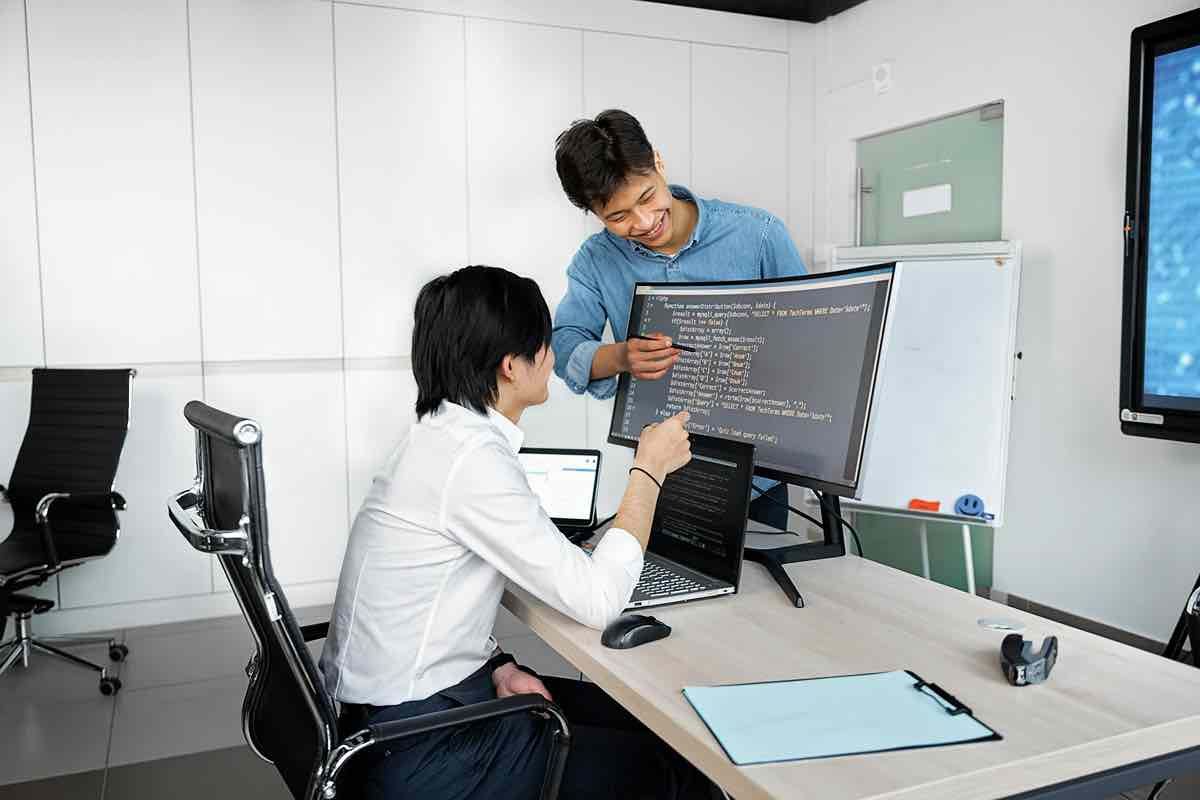 Ilustrasi kisaran gaji IT Support terbaru. (Sumber: Pexels)