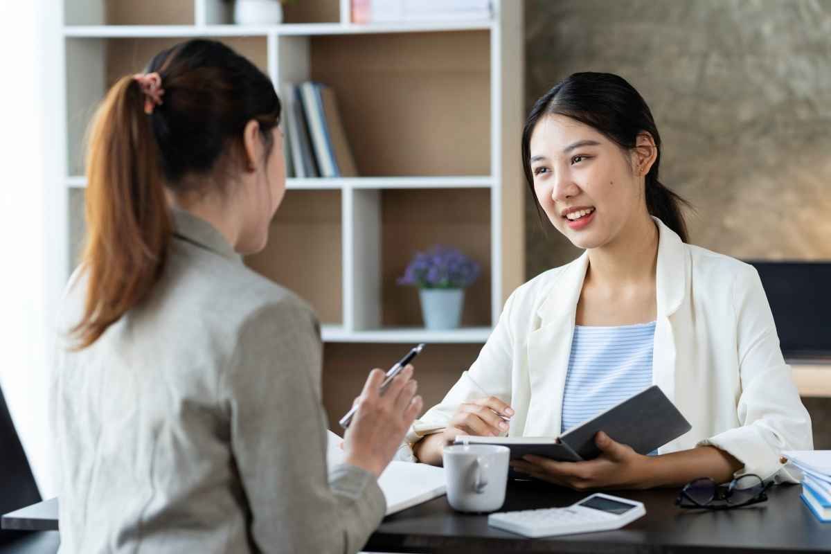 Ilustrasi cara meminta reschedule interview dengan sopan dan profesional. (Sumber: Envato)
