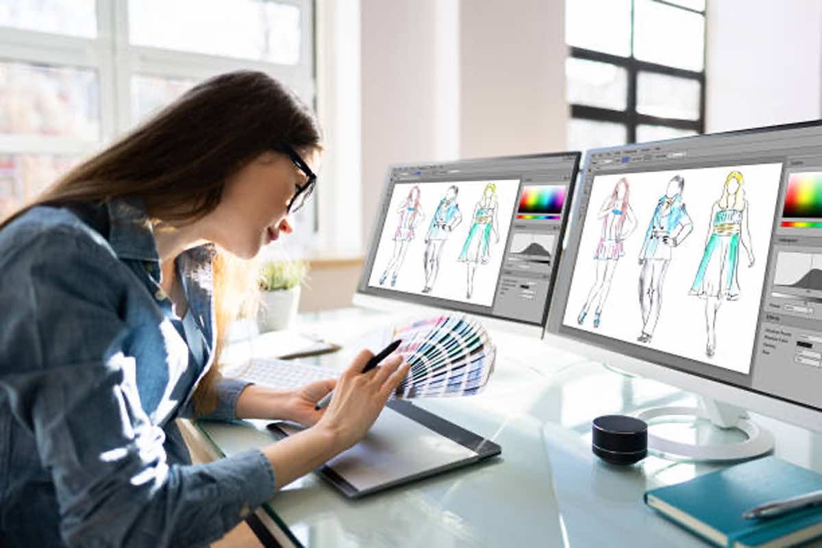 Ilustrasi seorang animator sedang bekerja di depan komputer. (Sumber: Pexels)