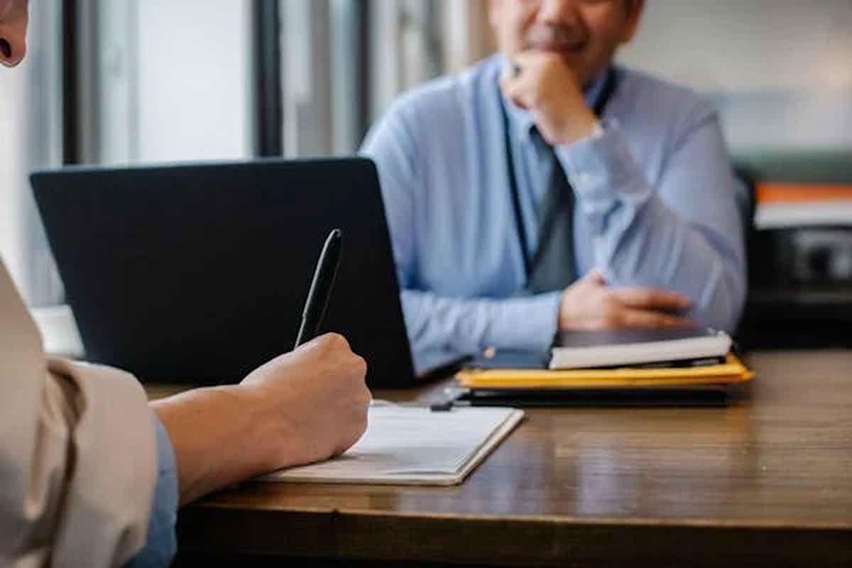 Ilustrasi suasana interview quality control. (Sumber: Pexels)