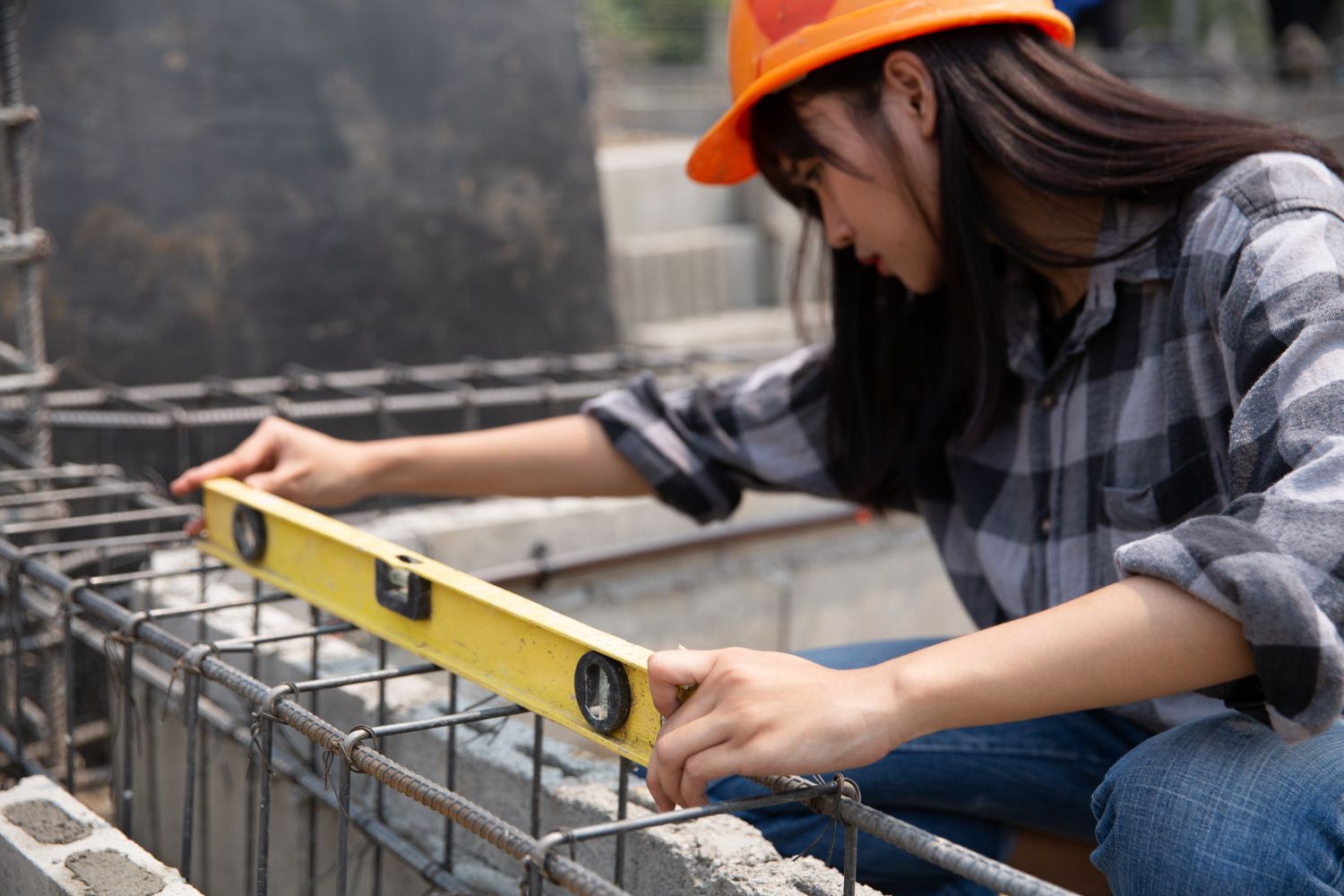 Prospek Kerja Jurusan Metalurgi di Industri Berat. (Image by jcomp on Freepik)