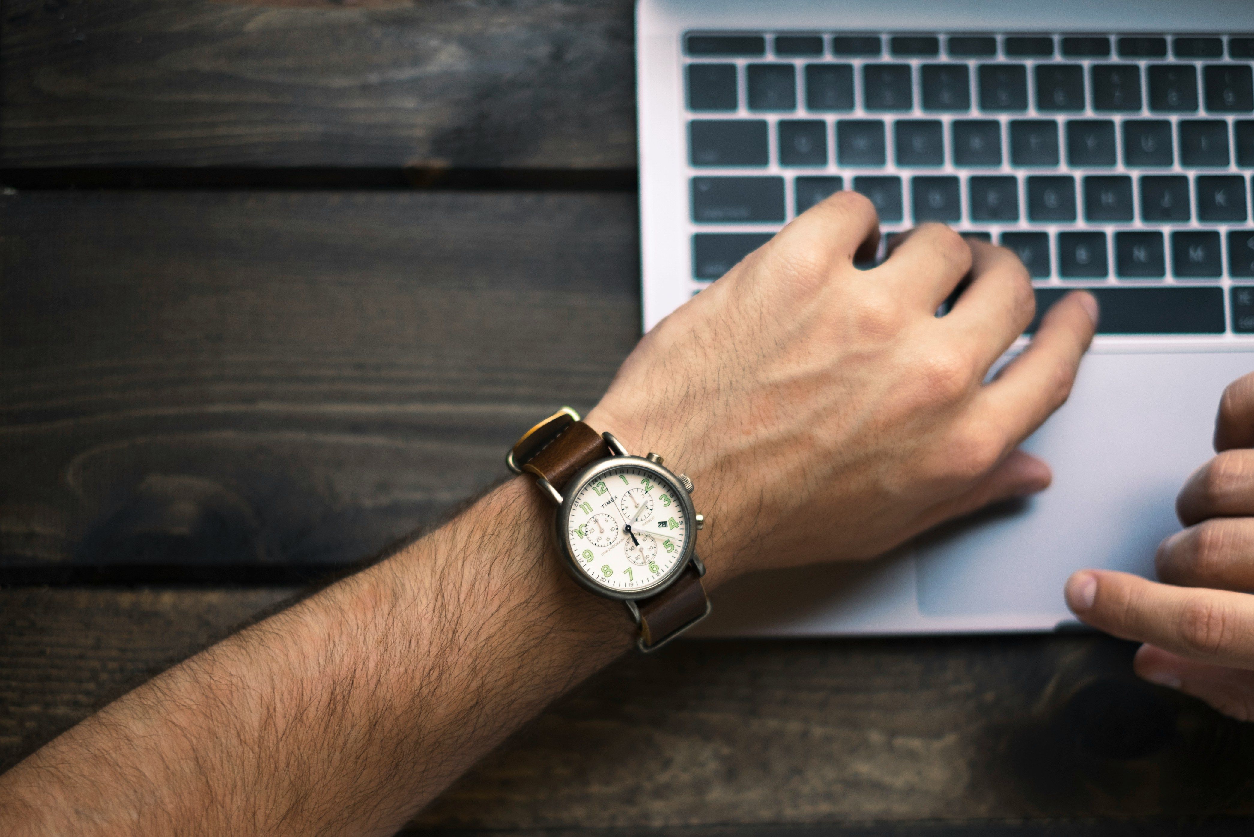 Ilustrasi Skill yang Harus Dikuasai Seorang Reporter. (Photo by Brad Neathery on Unsplash)