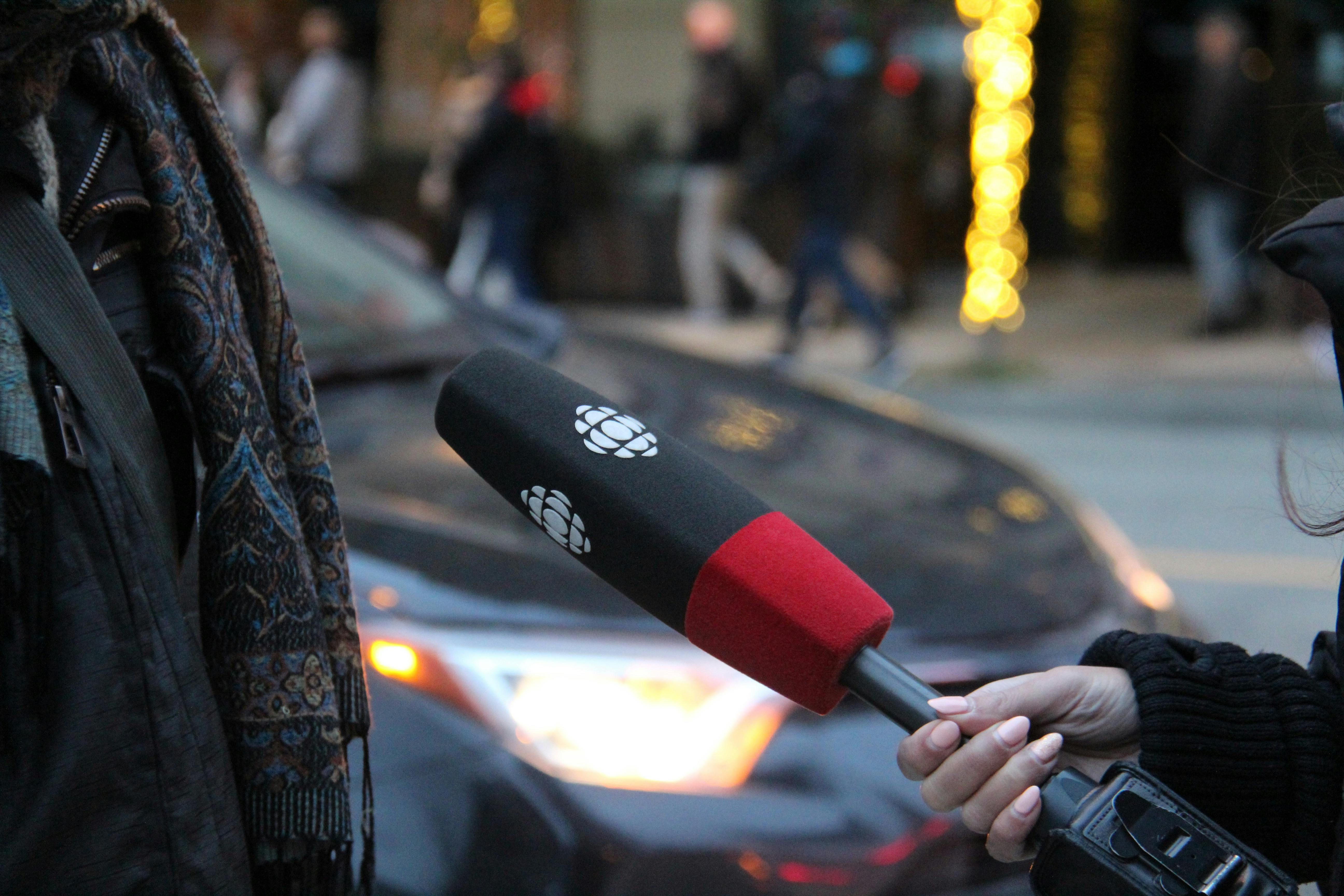 Ilustrasi Skill yang Harus Dikuasai Seorang Reporter. (Photo by Sima Ghaffarzadeh via Pexels)