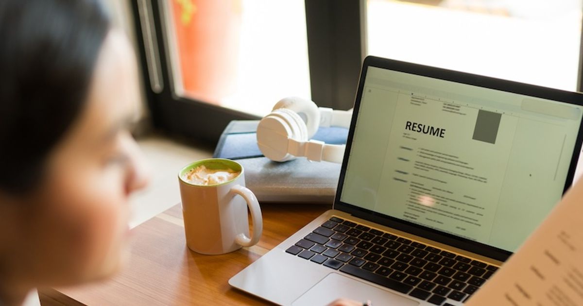 What to put in the “About Me” section of your resume (with examples ...