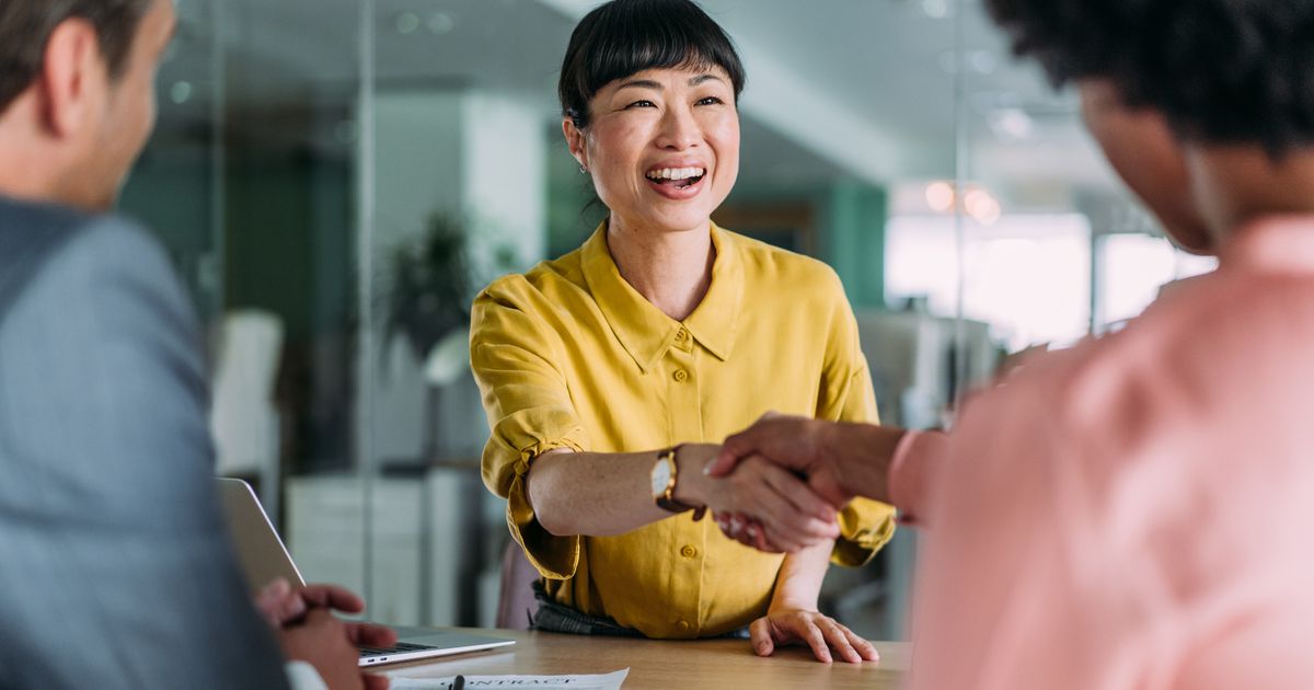 How to best introduce yourself in an interview (with examples ...