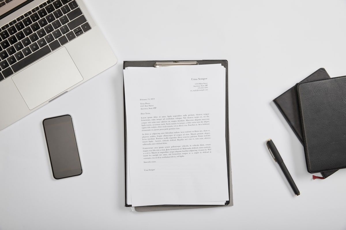 Ilustrasi contoh application letter atau cover letter untuk melamar kerja. (Sumber: Envato)