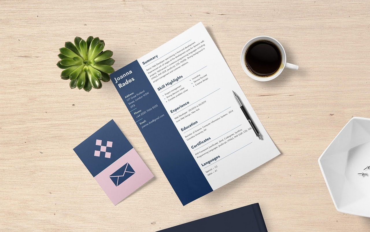 Contoh resume bahasa Inggeris yang direka secara profesional dengan susun atur kemas dan mudah dibaca.