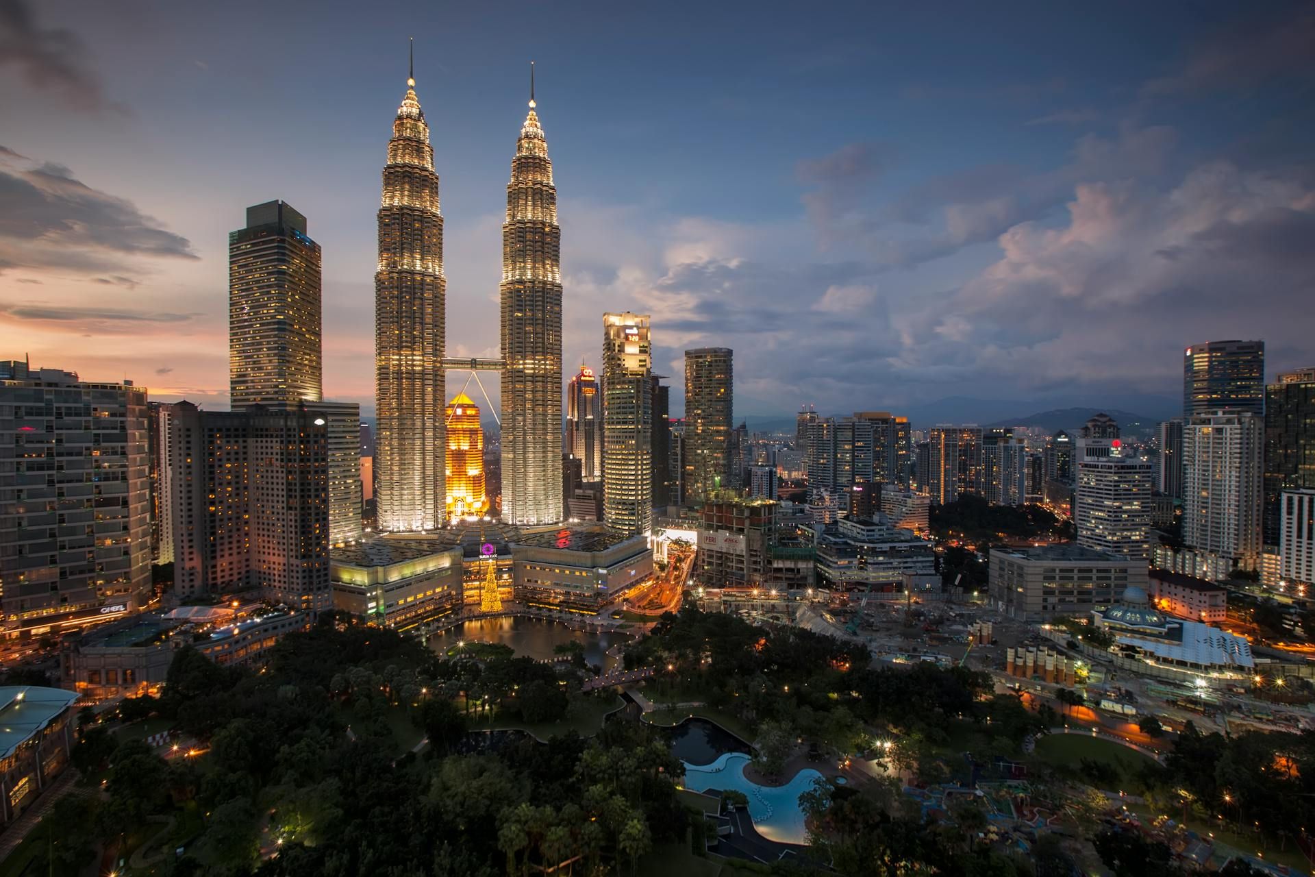 Pemandangan menara berkembar petronas di Malaysia