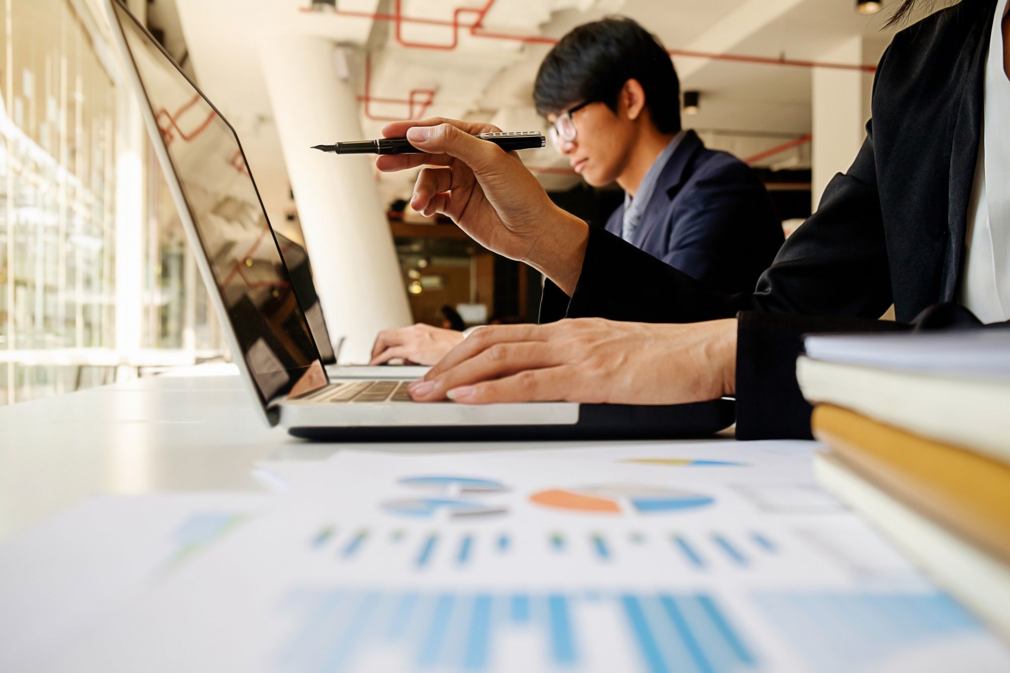  Effective planning and key management functions performed by managers in a modern office