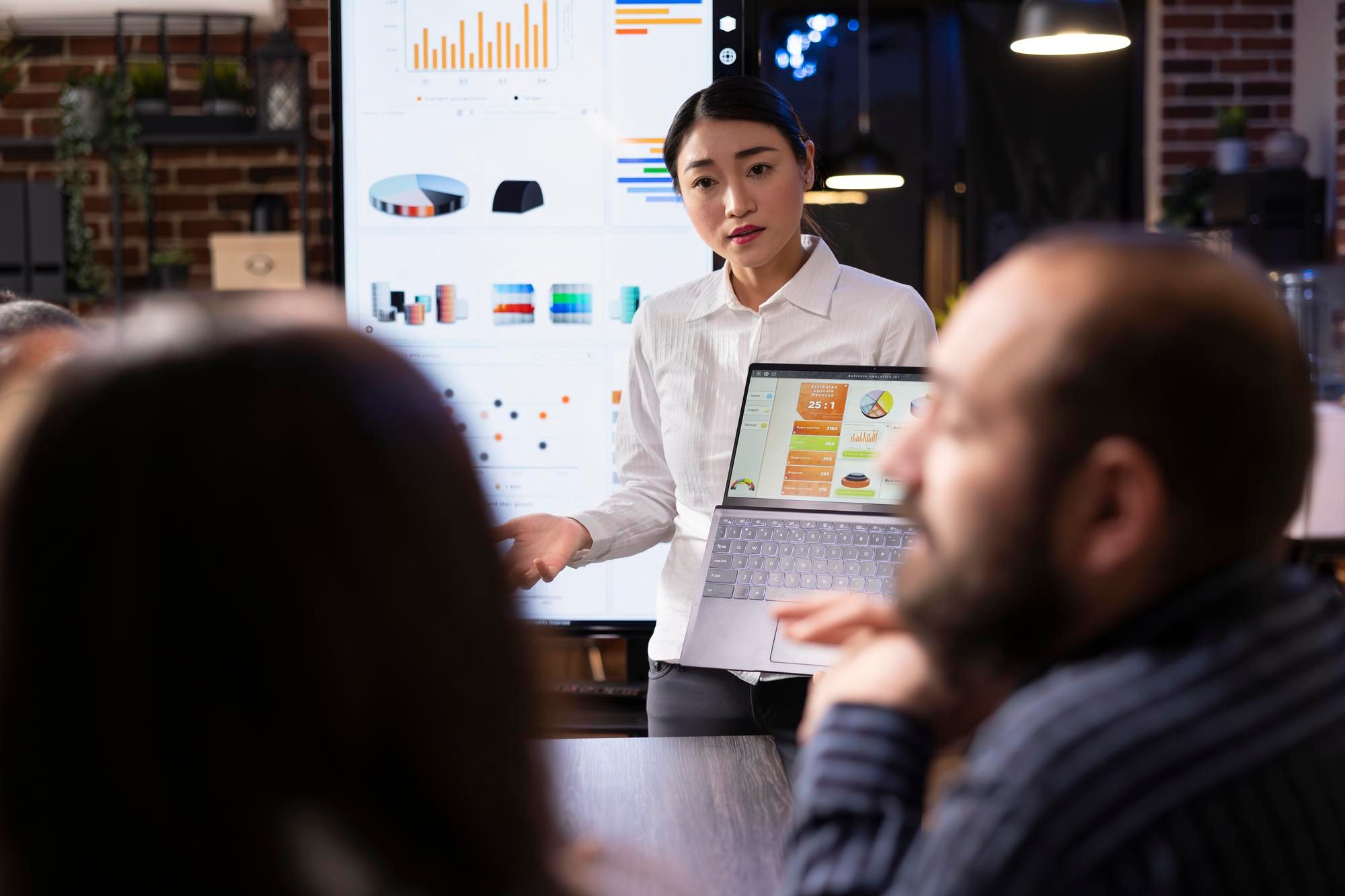 Team leader encouraging employees and applying all the functions of management during a presentation
