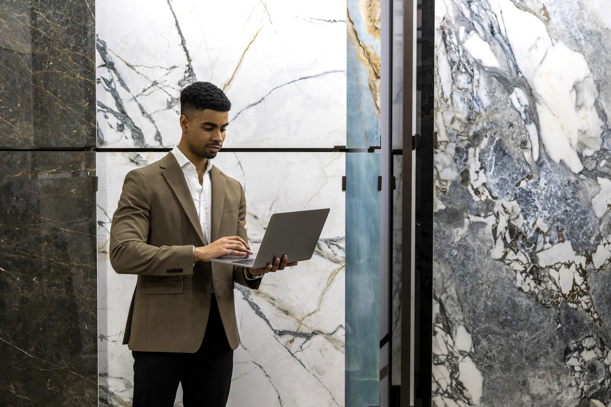 Business casual for men: Style guide and examples of outfits